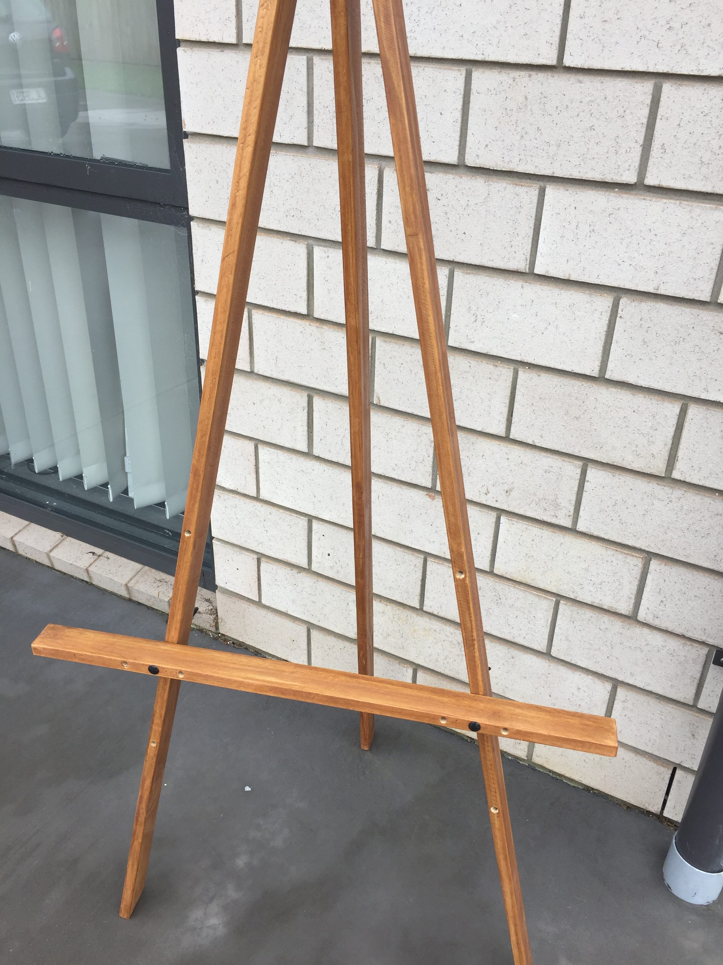 wooden easel hire auckland